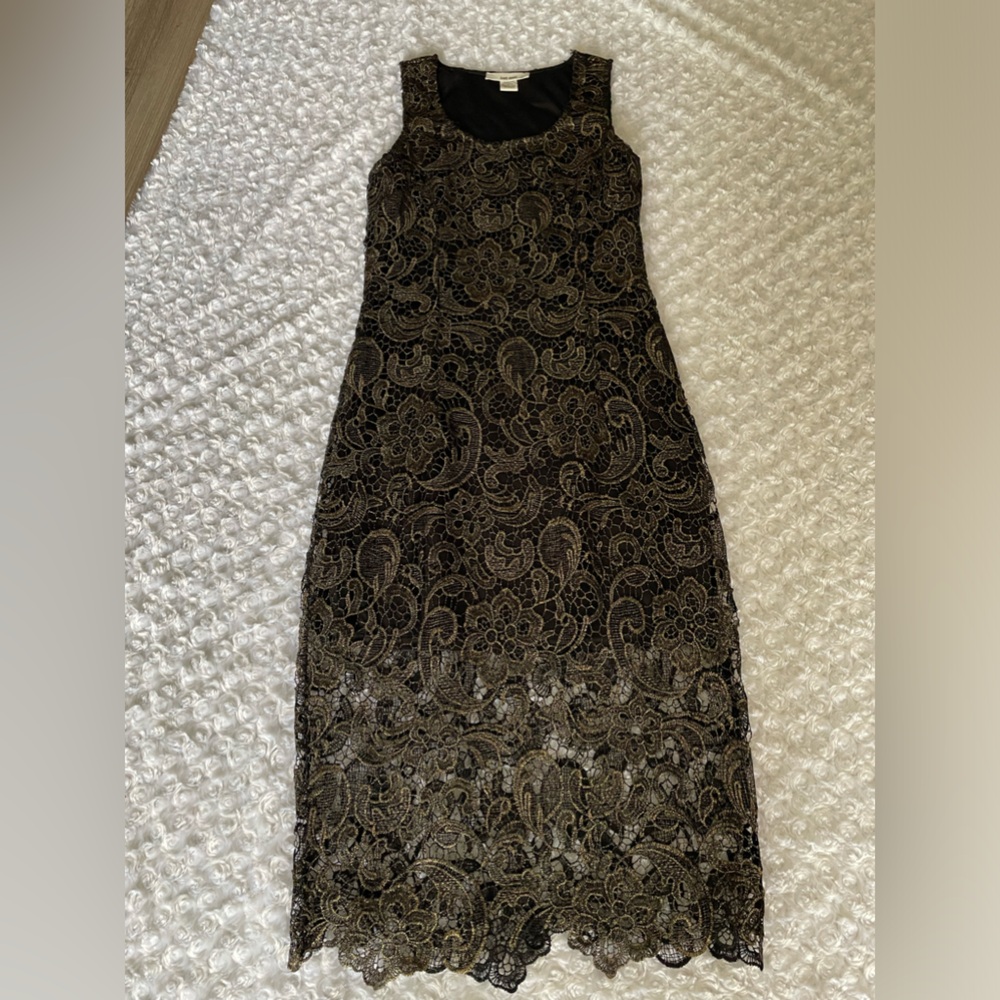 Sleeveless Sheath. Gold and Black Lace